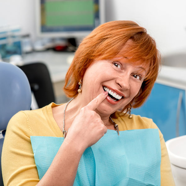 senior-woman-in-the-dental-office