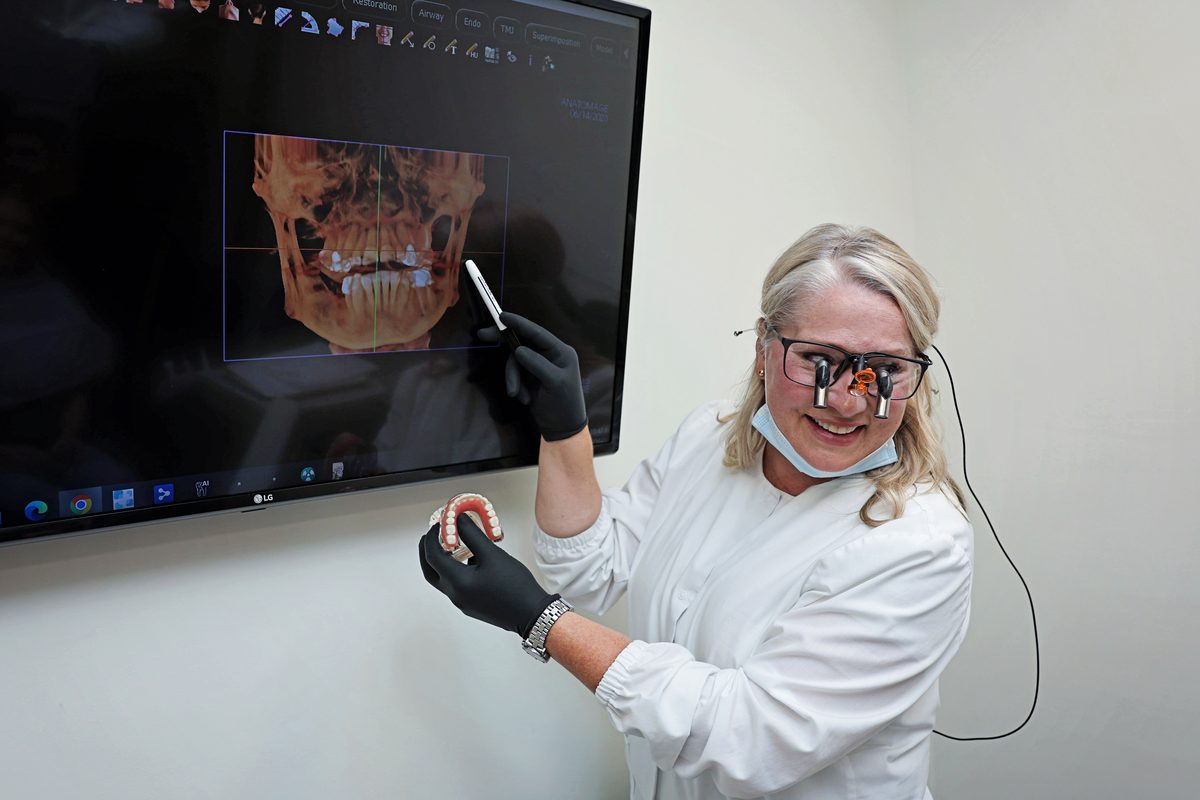 Reviewing a 3D scan of the jawbone